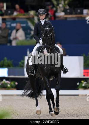 AMSTERDAM - Charlotte Fry mit Everdale während des FEI World Cup Dressurwettbewerbs beim Springturnier Amsterdam 2024 beim RAI am 26. Januar 2024 in Amsterdam, Niederlande. ANP | Hollandse Hoogte | GERRIT VAN COLOGNE Stockfoto