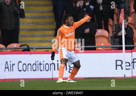 Blackpool, England. Januar 2024. Karamoko Dembele erzielte einen Treffer für Blackpool während des Spiels der Sky Bet EFL League One zwischen Blackpool FC und Charlton Athletic. Kyle Andrews/Alamy Live News Stockfoto