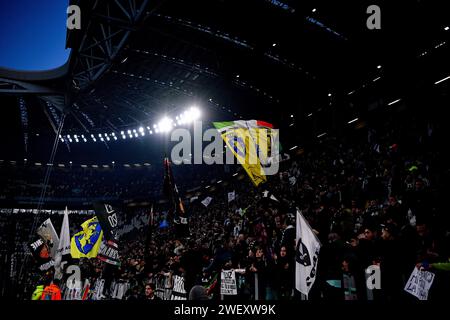 Torino, Italien. Januar 2024. Foto Marco Alpozzi/LaPresse 27 Gennaio 2024 - Turin, Italien - Sport - Juventus vs Empoli - Campionato italiano di calcio Serie A TIM 2023/2024 - Allianz Stadium. Nella Foto: Tifosi Juventus 27. Januar 2024 Turin, Italien - Sport Soccer - Juventus vs Empoli - italienische Fußball-Meisterschaft Liga A TIM 2023/2024 - Allianz Stadium im Bild: Juventus Supporters Credit: LaPresse/Alamy Live News Stockfoto