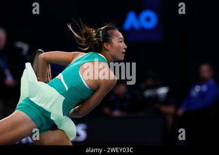 Melbourne Park, Melbourne, Victoria, Australien. Januar 2024. Australian Open Tennis Championship, Ladies Singles Finale am 14. Tag; Qinwen Zheng (CHN) in Aktion während des Finalspiels gegen Aryna Sabalenka Credit: Action Plus Sports/Alamy Live News Stockfoto