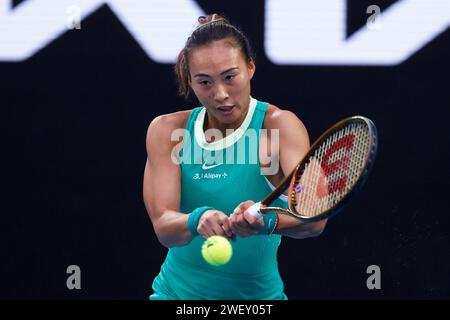 Melbourne Park, Melbourne, Victoria, Australien. Januar 2024. Australian Open Tennis Championship, Ladies Singles Finale am 14. Tag; Qinwen Zheng (CHN) in Aktion während des Finalspiels gegen Aryna Sabalenka Credit: Action Plus Sports/Alamy Live News Stockfoto