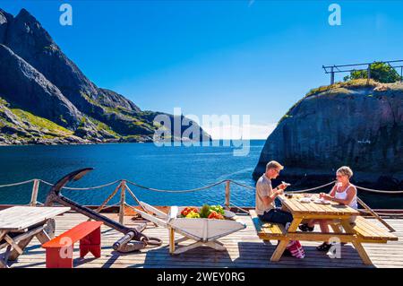 Das kleine, idyllische Fischerdorf Nusfjord auf den Lofoten in Norwegen Stockfoto