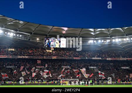 Stuttgart, Deutschland. Januar 2024. Nach Spielende: Stuttgarter lassen sich in der Fankurve feiern VfB Stuttgart vs. RasenBallsport Leipzig RBL 27.01.2024 DFL-VORSCHRIFTEN VERBIETEN JEDE VERWENDUNG VON FOTOGRAFIEN ALS BILDSEQUENZEN UND/ODER QUASI-VIDEO/dpa/Alamy Live News Stockfoto