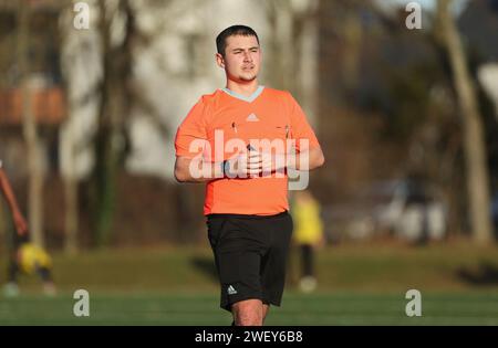 Griesheim, Deutschland. Januar 2024. 27.01.2024, Fussball Testspiel, SC Viktoria Griesheim - Eintracht Frankfurt U21, emonline, despor, emspor, v.l., SCHIEDSRICHTER LEONARD MARTIN DFL/DFB-VORSCHRIFTEN VERBIETEN DIE VERWENDUNG VON FOTOGRAFIEN ALS BILDSEQUENZEN UND/ODER QUASI-VIDEO. Xdcx Credit: dpa/Alamy Live News Stockfoto