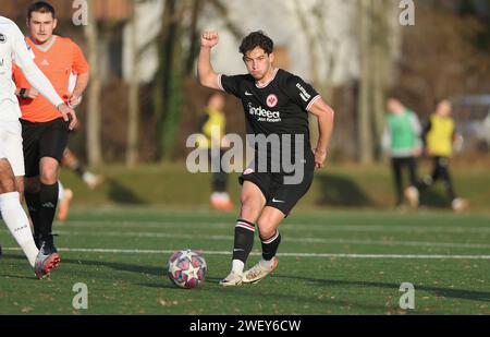 Griesheim, Deutschland. Januar 2024. 27.01.2024, Fussball Testspiel, SC Viktoria Griesheim - Eintracht Frankfurt U21, emonline, despor, emspor, v.l., MARK MÜLLER (EINTRACHT FRANKFURT II) DFL/DFB-VORSCHRIFTEN VERBIETEN DIE VERWENDUNG VON FOTOGRAFIEN ALS BILDSEQUENZEN UND/ODER QUASI-VIDEO. Xdcx Credit: dpa/Alamy Live News Stockfoto