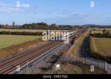 Chiltern Railways Class 168 Clubman Train 168107 vorbei an Charlton-on-Otmoor auf dem Bicester Link Teil der Varsity-Eisenbahnstrecke Stockfoto