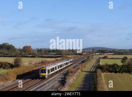 Chiltern Railways Class 168 Clubman Train 168107 vorbei an Charlton-on-Otmoor auf dem Bicester Link Teil der Varsity-Eisenbahnstrecke Stockfoto