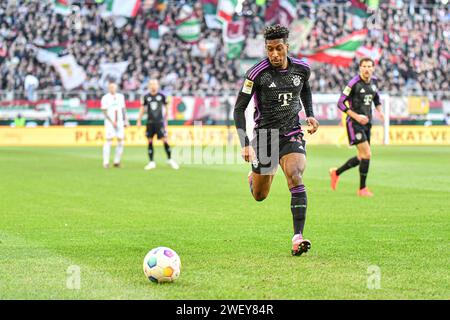 Kingsley Coman (11 FC Bayern) in Aktion beim Bundesligaspiel FC Augsburg - FC Bayern M?nchen am 27.01.2024. ***DFL- und DFB-Vorschriften verbieten die Verwendung von Fotos als Bildsequenzen und/oder Quasi-Video.*** Stockfoto