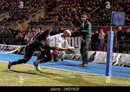 Olly Woodburn von Exeter Chiefs erzielt Exeter Chiefs Eröffnungsversuch während des Gallagher Premiership Rugby-Spiels zwischen Saracens und Exeter Chiefs im StoneX Stadium, London, England am 27. Januar 2024. Foto von Phil Hutchinson. Nur redaktionelle Verwendung, Lizenz für kommerzielle Nutzung erforderlich. Keine Verwendung bei Wetten, Spielen oder Publikationen eines einzelnen Clubs/einer Liga/eines Spielers. Quelle: UK Sports Pics Ltd/Alamy Live News Stockfoto