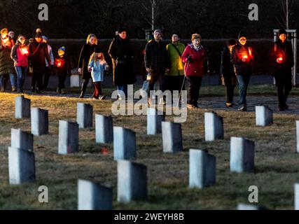 Terezin, Tschechische Republik. Januar 2024. Lichterparade, Gedenkveranstaltung anlässlich des Internationalen Holocaust-Gedenktages in Terezin, Tschechische Republik, 27. Januar 2024. Quelle: Ondrej Hajek/CTK Photo/Alamy Live News Stockfoto