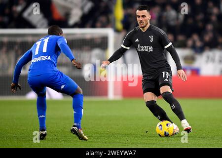 Turin, Italien. Januar 2024. Emmanuel Gyasi vom Empoli FC und Filip Kostic vom Juventus FC während des Fußballspiels Serie A zwischen Juventus FC und Empoli FC im Juventus Stadion in Turin (Italien) am 27. Januar 2024. Quelle: Insidefoto di andrea staccioli/Alamy Live News Stockfoto