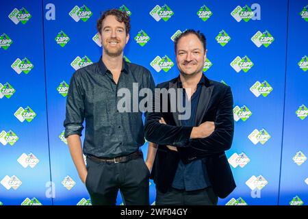 HILVERSUM – Niels van der Laan und Jeroen Woe auf dem roten Teppich vor der Verleihung der NPO Zapp Awards. ANP WESLEY DE WIT niederlande aus - belgien aus Stockfoto