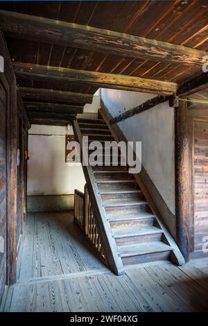 Das monumentale Chengqi Lou tulou im Kreis Nanjing in Fujian, China, besteht aus vier konzentrischen Kreisen. Der innerste beherbergt den Ahnensaal Stockfoto