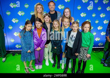 HILVERSUM: Nicolette van Dam und Bas Smit auf dem roten Teppich vor der Verleihung der NPO Zapp Awards. ANP WESLEY DE WIT niederlande aus - belgien aus Stockfoto