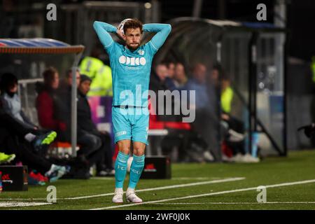 Rotterdam, Niederlande. Januar 2024. ROTTERDAM, NIEDERLANDE - 27. JANUAR: Hidde ter Avest vom FC Utrecht wirft den Ball während des niederländischen Eredivisie-Spiels zwischen Excelsior Rotterdam und FC Utrecht im Van Donge & de Roo Stadion am 27. Januar 2024 in Rotterdam, Niederlande. (Foto: Hans van der Valk/Orange Pictures) Credit: dpa/Alamy Live News Stockfoto