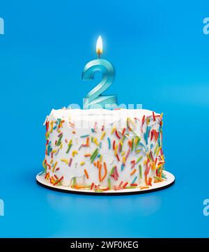 2-förmige Kerzenlichter auf dem Happy Birthday Kuchen auf Blau Stockfoto