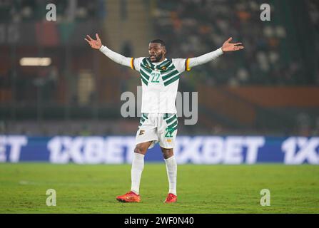 27. Januar 2024: Jules Olivier Ntcham (Kamerun) gibt Gesten während eines Achtelfinale-Spiels des African Cup of Nations, Nigeria gegen Kamerun, im Stade Felix Houphouet-Boigny, Abidjan, Elfenbeinküste. Kim Preis/CSM Stockfoto