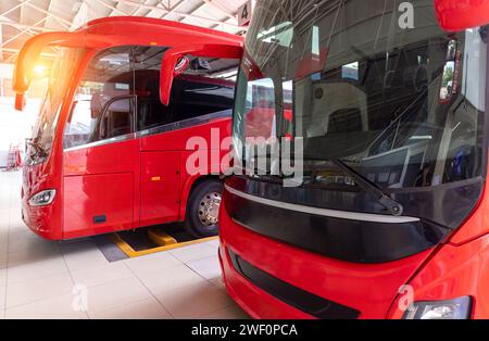 Zentraler Busbahnhof in Playa Del Carmen, der Verbindungen zu mexikanischen Intercity-Zielen anbietet. Stockfoto