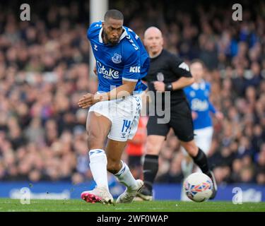 Beto of Everton schießt auf das Tor von Luton Town während des Emirates FA Cup Fourth Round Match Everton gegen Luton Town im Goodison Park, Liverpool, Großbritannien, 27. Januar 2024 (Foto: Steve Flynn/News Images) Stockfoto