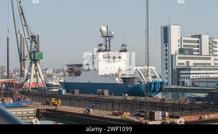 Frederikshavn, Dänemark - 22. April 2011: Mehrzweck-Vellse Atlantic Guardian an einem Kai angedockt. Stockfoto