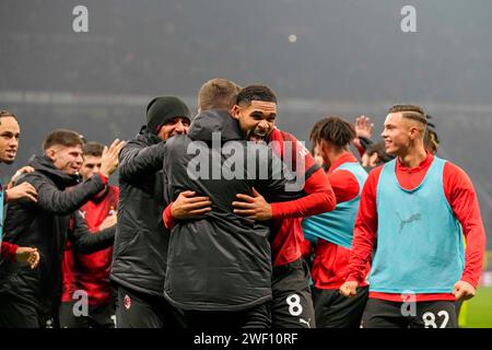 Mailand, Italien. Januar 2024. Ruben Loftus-Cheek von AC Mailand gratuliert zum 2. Tor seiner Mannschaft während des Fußballspiels der Serie A zwischen AC Mailand und Bologna im San Siro Stadion in Mailand, Italien, Samstag, 27. Januar, 2024. (AP Photo/Antonio Calanni) Credit: LaPresse/Alamy Live News Stockfoto