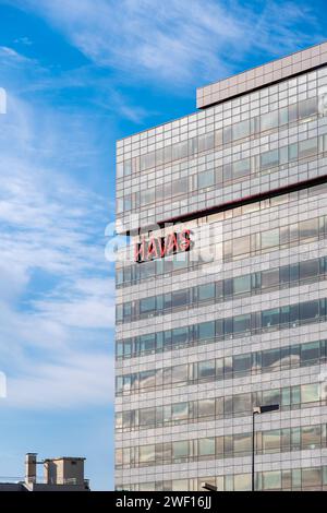 Fassade des Hauptsitzes der Havas Group. Havas ist ein französisches multinationales Werbe- und PR-Unternehmen Stockfoto