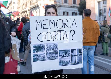 Rom, Italien. Januar 2024. Sit-in auf der Piazza Vittorio Emanuele in Rom zum Protest gegen den Völkermord am palästinensischen Volk anlässlich des Gedenktages 2024 (Foto: Matteo Nardone/Pacific Press/SIPA USA) Credit: SIPA USA/Alamy Live News Stockfoto