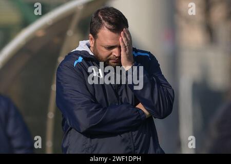 Cercola, Italien. Januar 2024. Biagio Seno Trainer des SSC Napoli enttäuscht während des Serie A Frauenspiels zwischen Napoli Femminile und FC Internazionale im Giuseppe Piccolo Stadium am 27. Januar 2024 in Cercola, italien Endpunktzahl 2-3 (Credit Image: © Agostino Gemito/Pacific Press via ZUMA Press Wire) NUR REDAKTIONELLE VERWENDUNG! Nicht für kommerzielle ZWECKE! Quelle: ZUMA Press, Inc./Alamy Live News Stockfoto