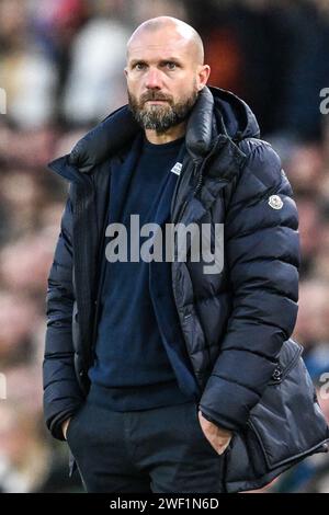 Elland Road, Leeds, Yorkshire, Großbritannien. Januar 2024. FA Cup Fourth Round Football, Leeds gegen Plymouth Argyle; Plymouth Argyle Manager Ian Foster beobachtet das Spiel Credit: Action Plus Sports/Alamy Live News Stockfoto