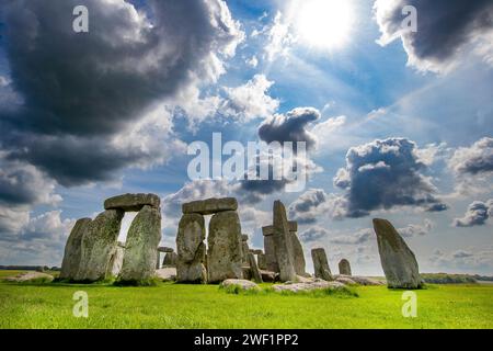 Stonehenge, altes prähistorisches Denkmal auf der Salisbury Plain, nahe Amesbury, Wiltshire, Großbritannien Stockfoto