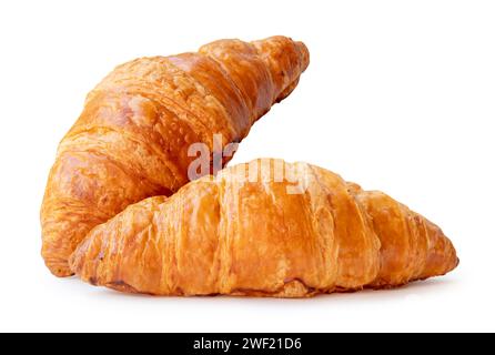 Die Vorderansicht zweier frischer Croissants ist auf weißem Hintergrund mit Schnittpfad isoliert. Stockfoto