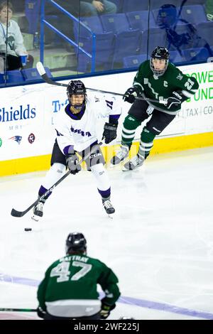 Tsongas Center. Januar 2024. Massachusetts, USA; Minnesota Stürmer Sophia Kunin (11) während eines regulären Saisonspiels zwischen Boston und Minnesota im Tsongas Center. (c) Burt Granofsky/CSM/Alamy Live News Stockfoto