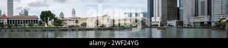Singapur, 24. Januar 2024: Blick vom Clark Quay zum Old Parliament House, zum Asian Civilizations Museum, zum Fullerton Hotel und zum Singapore River. Stockfoto