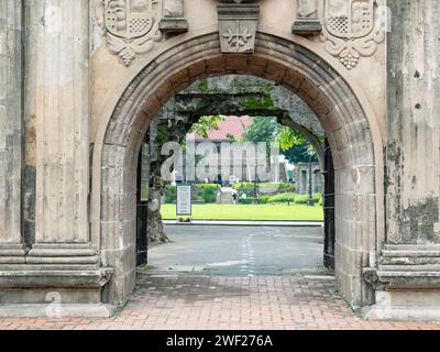 Das Haupttor von Fort Santiago in Intramuros, Manila, Philippinen, das spanische Fort, das 1571 von den Spaniern erbaut wurde. Stockfoto