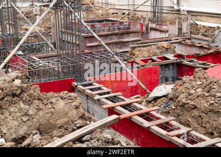 Basiswerke einer Staustelle eines neuen Hauses Stockfoto