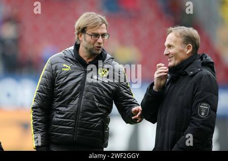 JŸrgen Klopp , Trainer Borussia Dortmund und BVB Boss Hans-Joachim Watzke Fussball 1. Bundesliga : FC Augsburg - Borussia Dortmund 10.11.2012 SGL Arena © diebilderwelt / Alamy Stock Stockfoto