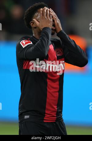 Leverkusen, Deutschland. Januar 2000. Nathan Tella aus Leverkusen reagiert beim Bundesliga-Spiel zwischen Leverkusen und Borussia Mönchengladbach im BayArena Stadion. Endergebnis: Bayer 04 Leverkusen 0:0 FC Borussia Mönchengladbach. (Foto: Osama Faisal/SOPA Images/SIPA USA) Credit: SIPA USA/Alamy Live News Stockfoto