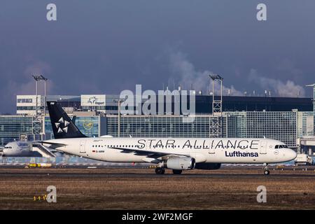 Flugzeug am Frankfurter Flughafen, Fraport Airport. D-AIRW, LUFTHANSA, AIRBUS A321-131, Special Livery Star Alliance, Flugzeugname Heilbronn, Frankfurt Stockfoto