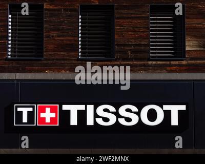 Zermatt, Schweiz - 23. September 2023: Tissot ist ein Schweizer Uhrenhersteller im mittleren Preissegment, der zur Swatch Group gehört. Stockfoto