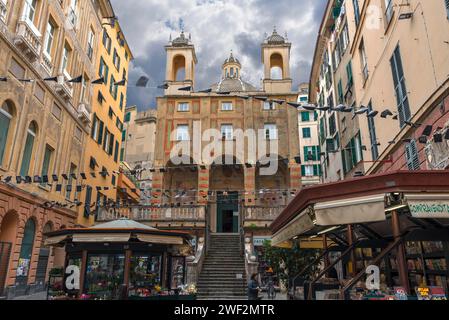 Platz mit der Kirche San Pietro Ion Banchi, 1585 geweiht, Piazza Banchi Genua, Italien Stockfoto