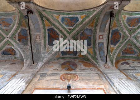 Freskomalerei in der gewölbten Decke im Eingangsportal der Kirche San Pietro Ion Banchi, 1585 geweiht, Piazza Banchi Genua, Italien Stockfoto