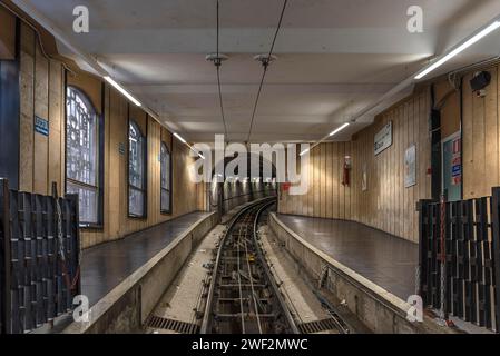 Talstation der Seilbahn Zecca Righi zum Panoramapunkt Righi, erbaut zwischen 1895 und 1897, verbindet das Stadtzentrum mit dem Stadtzentrum Stockfoto