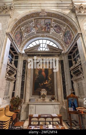 Verehrung der Jungfrau Maria auf dem Seitenaltar der Kirche San Pietro Ion Banchi, 1585 geweiht, Piazza Banchi Genua, Italien Stockfoto