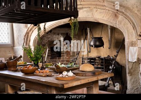 Vereinigtes Königreich, Wales, Gwynedd, Conwy (Conway), Stadtzentrum, C16th Plas Mawr, Küche Stockfoto