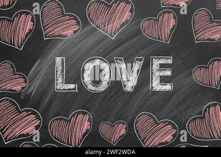 LIEBE. Inschrift in Kreide auf der Schultafel. Valentinstag. Love-Konzept. Liebeserklärung, verlieben Stockfoto