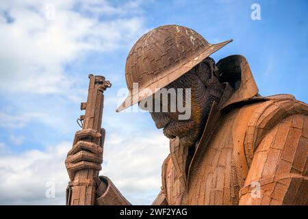 Stahldenkmal für den 1. Weltkrieg in Seaham, County Durham, Großbritannien. Im Jahr 2014 von Ray Lonsdale gemacht, heißt 1101 (nach dem Waffenstillstand, der in Kraft trat Stockfoto