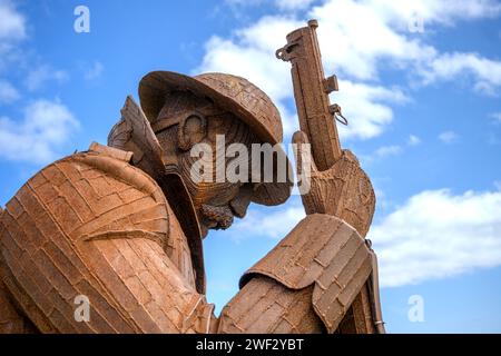 Stahldenkmal für den 1. Weltkrieg in Seaham, County Durham, Großbritannien. Im Jahr 2014 von Ray Lonsdale gemacht, heißt 1101 (nach dem Waffenstillstand, der in Kraft trat Stockfoto