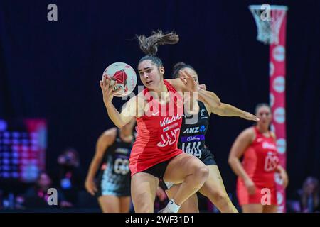 Leeds, Großbritannien. Januar 2024. Foto: Olly Hassell/SWpix.com - 27/01/2024 - Netball - Vitality Netball Nations Cup 2024 - Vitality Roses gegen New Zealand Silver Ferns - The First Direct Arena, Leeds, England - Ellie Rattu Credit: SWpix/Alamy Live News Stockfoto