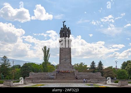 Sofia, Bulgarien – 18. Mai 2019: Das Denkmal für die sowjetische Armee (Bulgarisch: Паметник на Съветската армия, Pametnik na Savetskata armia) ist ein Denkmal für die Sowjetarmee Stockfoto