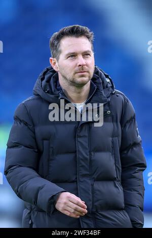 Heerenveen, Niederlande. Januar 2024. HEERENVEEN, NIEDERLANDE - 28. JANUAR: assistenztrainer Jan Sierksma von AZ Alkmaar sieht beim niederländischen Keuken Kampioen Divisie Spiel zwischen SC Heerenveen und AZ Alkmaar am 28. Januar 2024 im Abe Lenstra Stadion in Heerenveen, Niederlande, an. (Foto: Pieter van der Woude/Orange Pictures) Credit: Orange Pics BV/Alamy Live News Stockfoto